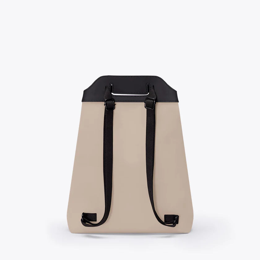 Mochila Ucon Acrobatics Una 8L, para MacBooks 13/14" - Nude