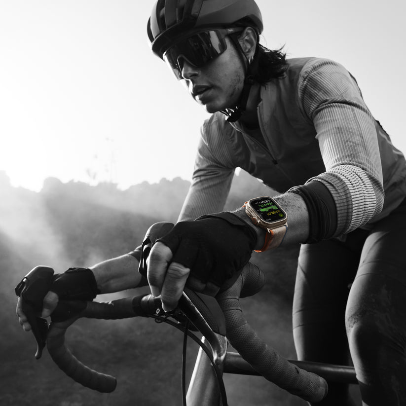 Apple_Watch_Ultra_2_LTE_49mm_Titanium_Green_Gray_Trail_Loop_PDP_Image_Position-5__WWEN